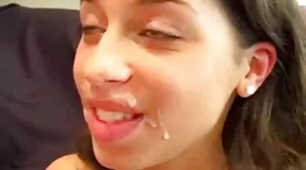 شقراء أنيقة تنثني مؤخرتها بلعبة قبل ممارسة الجنس الجماعي سكس الماني مترجم للعربية