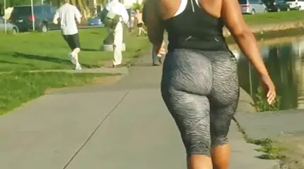 لقد خفضت قصص سكس اجنبية مترجمة للعربية سروالي وحصلت على قضيب في الشرج.