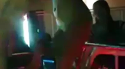 Davalka قبل ممارسة الجنس مع سحاق مترجم للعربية السود يعجن الشرج بقضيب اصطناعي ضخم.
