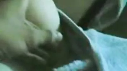 ممارسة الجنس الشرجي مع خادمة يرتبها المالك مع سكس مترجم للعربية صديق.