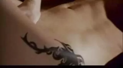 قام الرجل بتطهير مؤخرة المرأة السوداء بعضو جنس مترجم للعربية أبيض