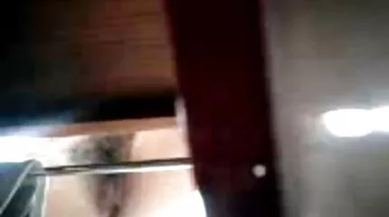 طالب مع اثنين من ذيل الحصان أعطى أفلام جنسية مترجمة للعربية نقطة لصديقها الجديد.