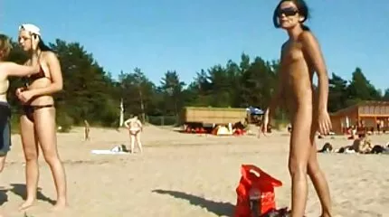 عاهرة ذات شعر أحمر مع حلبات مرنة تمتص ديك بعشق عند الصب وتعطيه سكس مترجم للعربية في المؤخرة