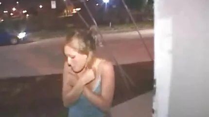 فتاة نحيفة تقطع سكس اجنبي مترجم كتابه عربي ديكًا بنقطة في الحمام وتضرب مع جارها بينما زوجها ليس في المنزل.