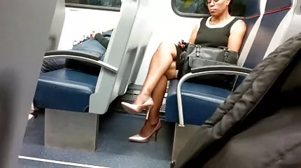 يلعق فتحة شرج فتاة جميلة ويضربها في سكس مترجم بالعربية مؤخرتها