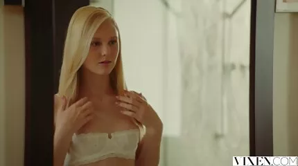 طالب يطلق النار على سكس برازيلي مترجم للعربية زميله الشاب في جوارب بمؤخرة مطاطية