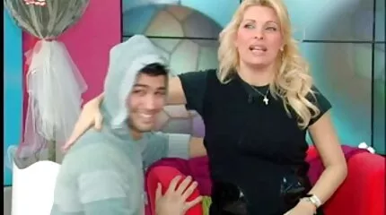 انتهى الفرخ مرتين بينما كان يمارس الجنس مشاهدة افلام سكس مترجمة للعربية في المؤخرة مع اختراق مزدوج
