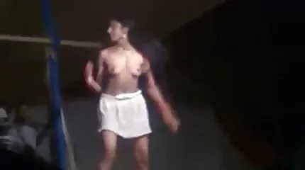 انتهى حفل توديع العزوبية بممارسة الجنس الشرجي في افلام جنسية مترجمة للعربية أحد المطاعم.