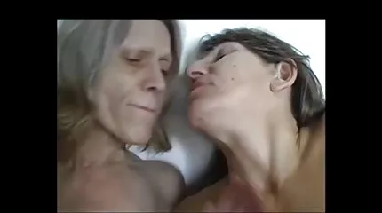 مارس الجنس بقوة افلام اجنبية مترجمة للعربية سكس في فمه ومزق مؤخرة فتاة فقيرة من سانت بطرسبرغ.